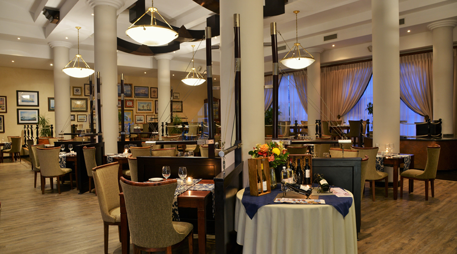 The elegant dining room in The Commodore Hotel, Cape Town, South Africa. Golf Planet Holidays.