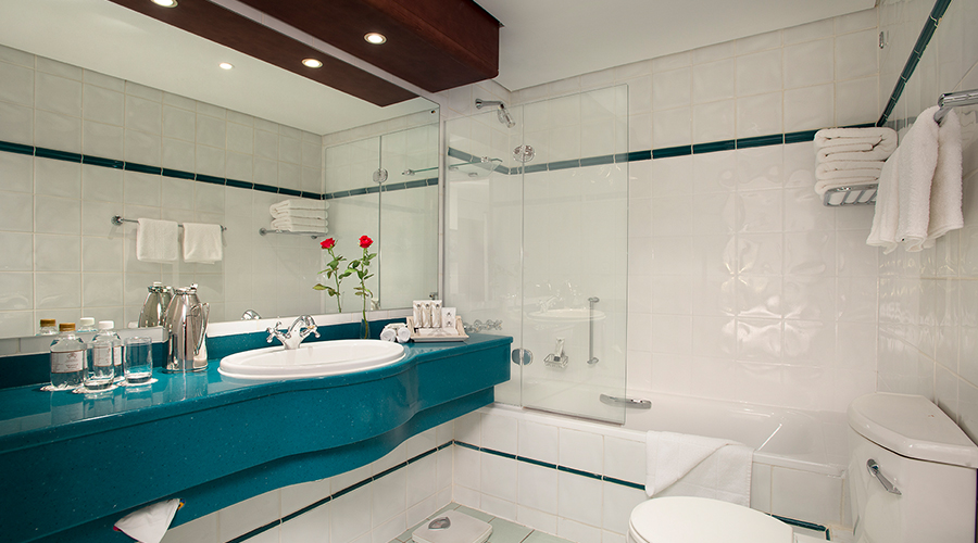 Bathroom at The Commodore Hotel, Cape Town, South Africa. Golf Planet Holidays.